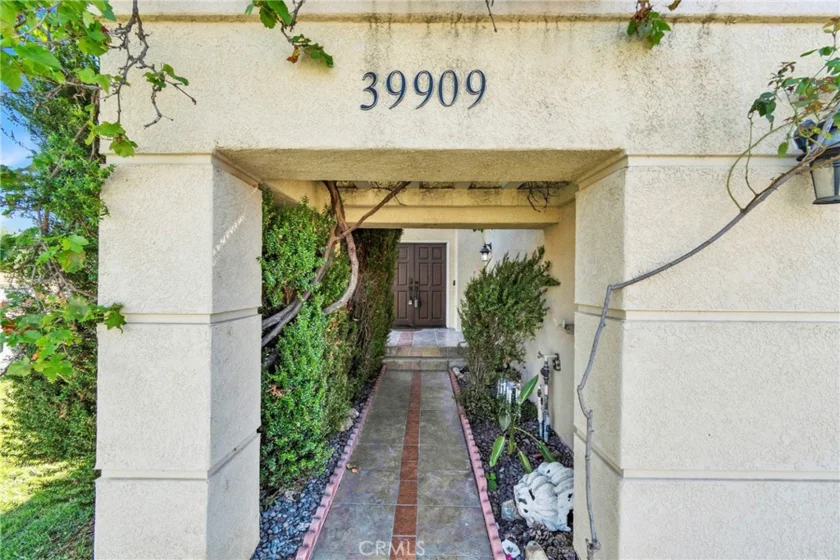 39909 Via Castana photo 5
