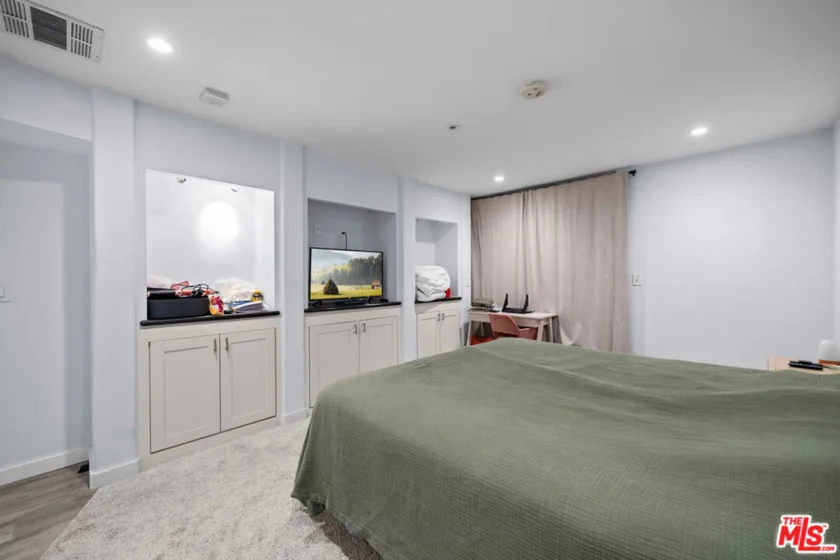 121 S Hope Street #517 photo 36