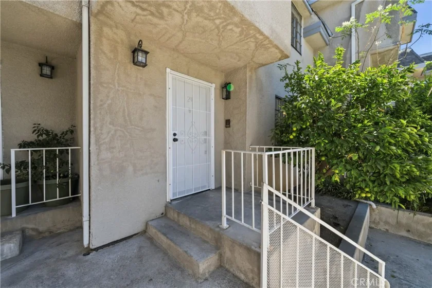 14500 Van Nuys #29 photo 2