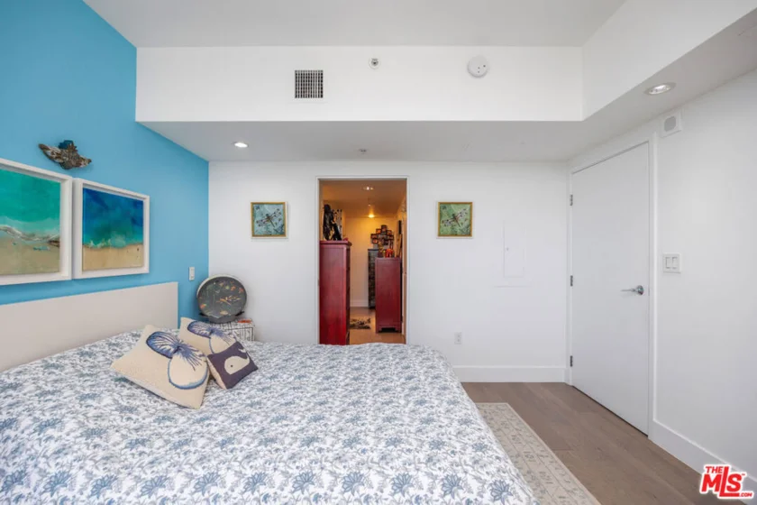 13700 Marina Pointe Drive #1016 photo 17