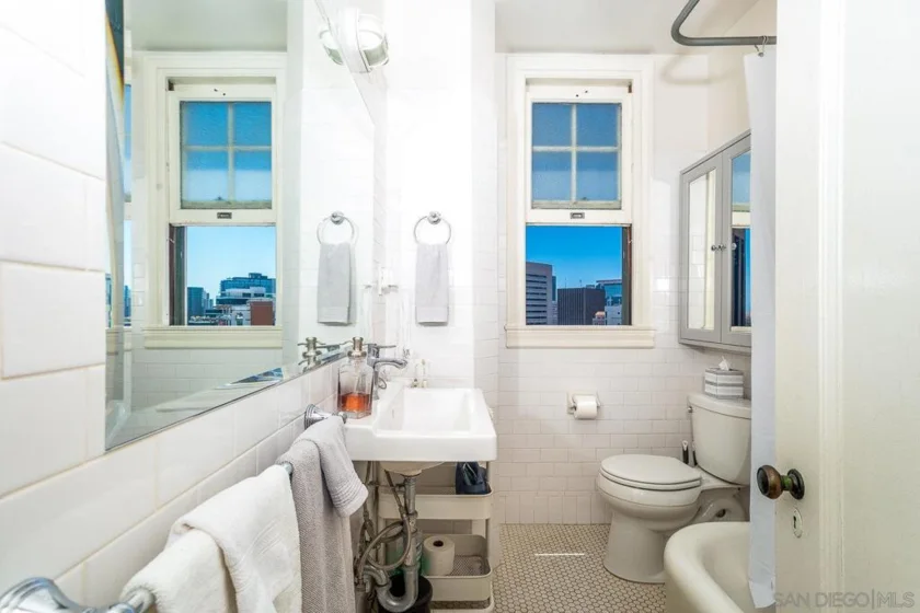 702 Ash Street #800 photo 26