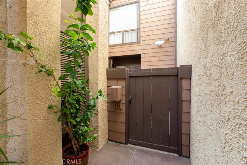 1349 N Columbus #16 photo 5