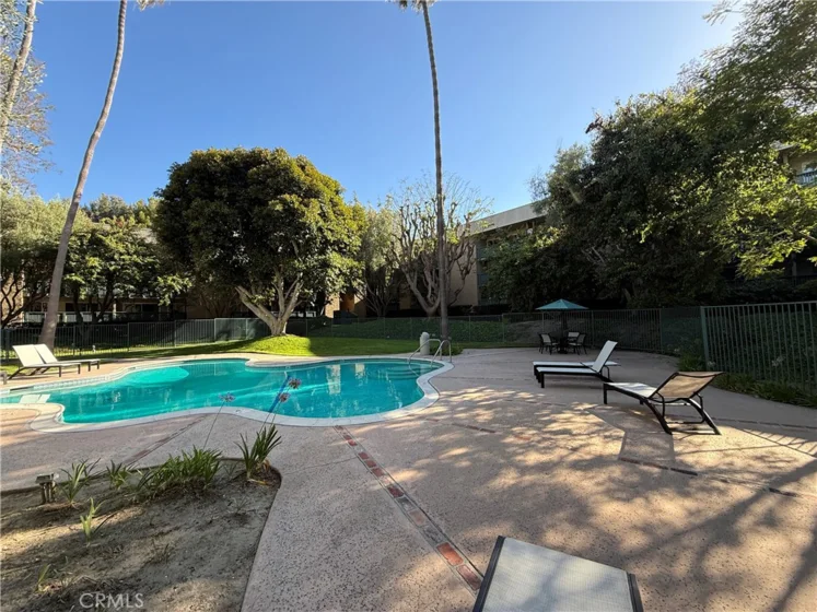 576 N Bellflower photo 13