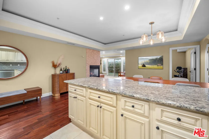 837 Crenshaw Boulevard #204 photo 40