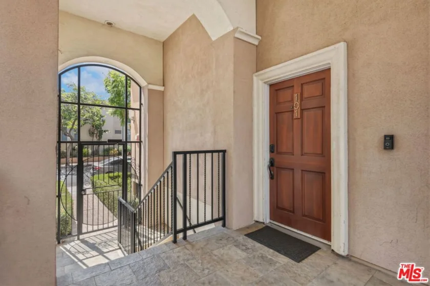 1010 N Curson Avenue #101 photo 33