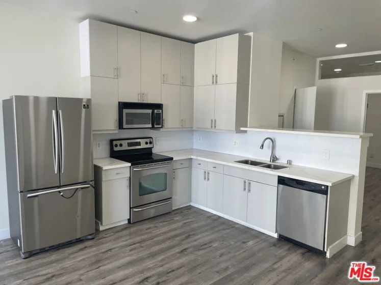 3810 Wilshire Boulevard #1001 photo 4