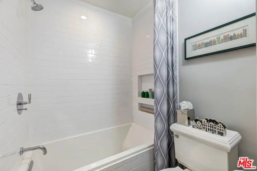 1134 Alta Loma Road #305 photo 27