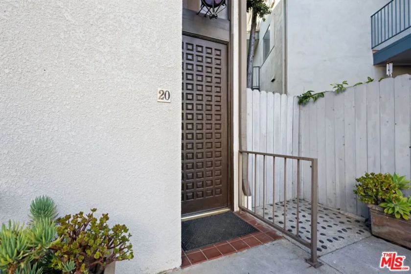 5951 Canterbury Drive #20 photo 17