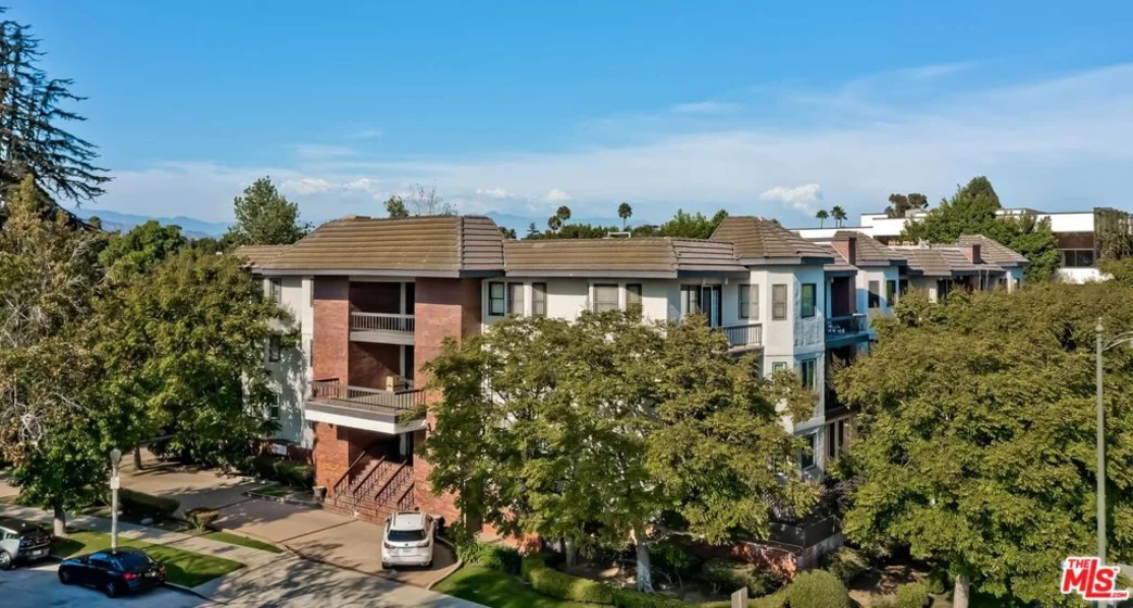 4595 Wilshire Boulevard #304 photo 1