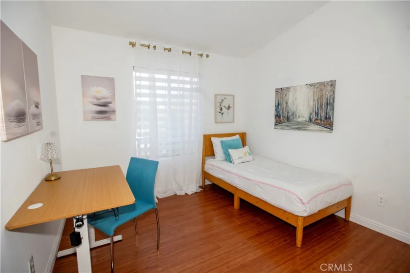 210 California Court photo 23