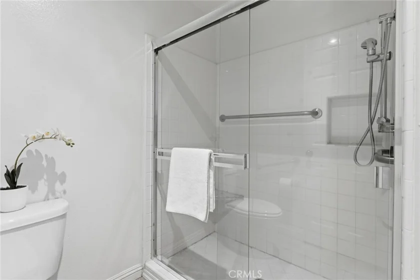 21650 Burbank #203 photo 21