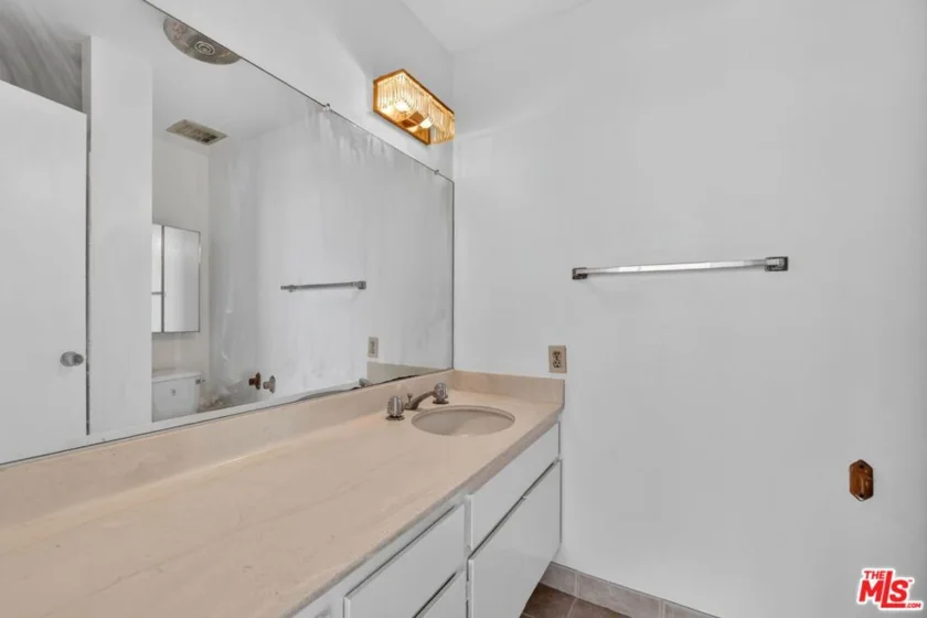 100 S Doheny Drive #719 photo 23