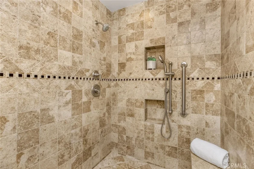 5216 Yarmouth Avenue #105 photo 20