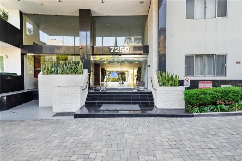 7250 Franklin #406 photo 1