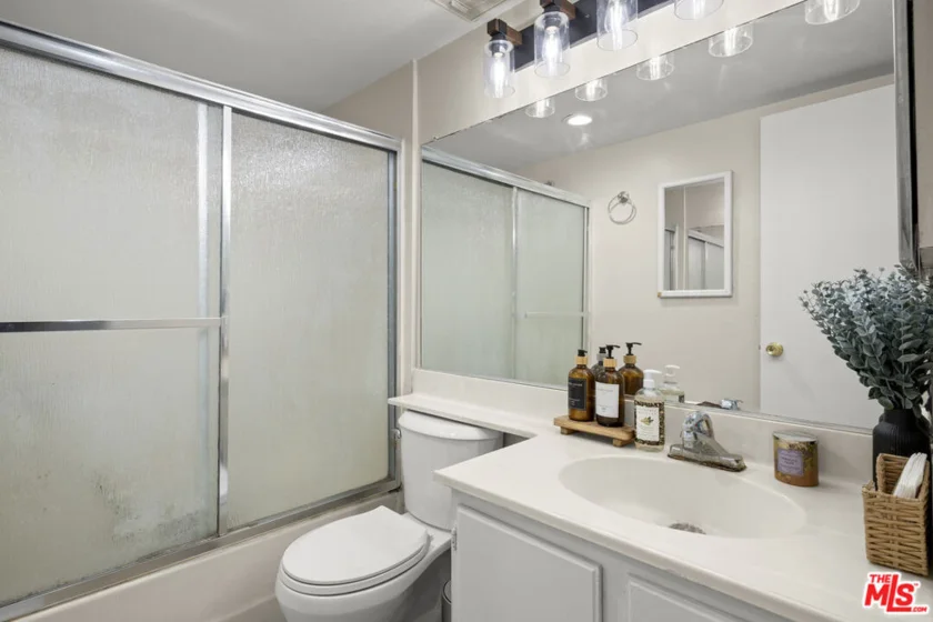 620 W Hyde Park Boulevard #103 photo 10