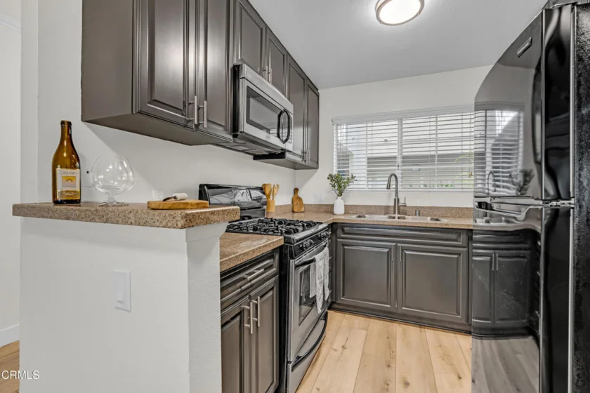 5500 Owensmouth Avenue #104 photo 37