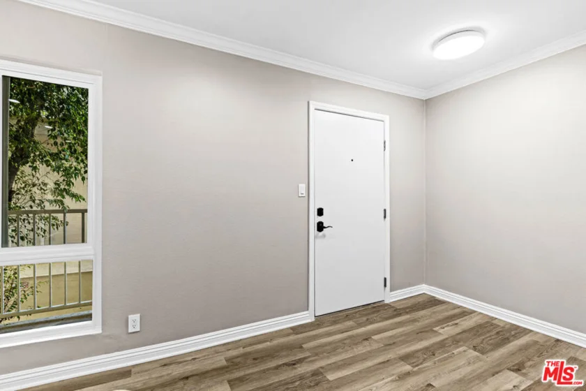 5320 Zelzah Avenue #214 photo 3