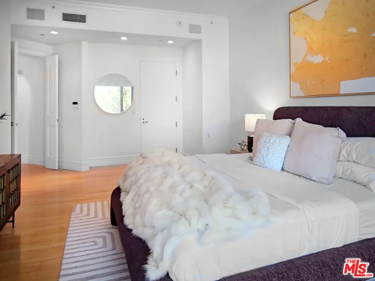 10727 Wilshire Boulevard #404 photo 23