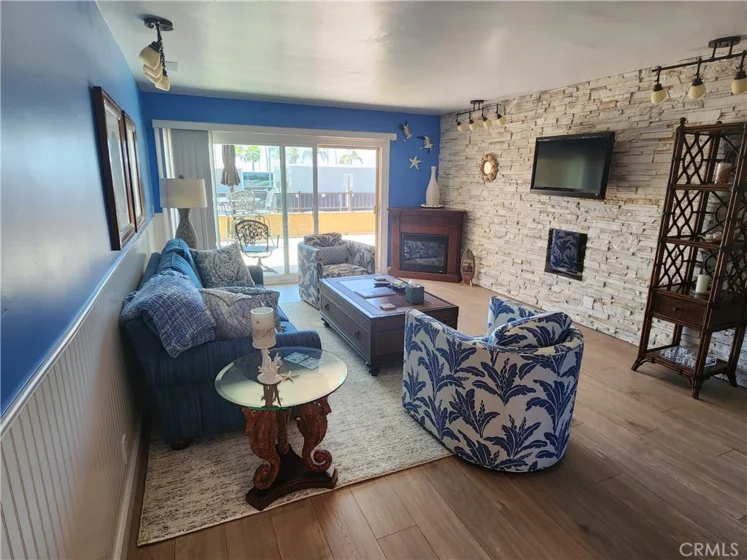 600 E Oceanfront 1d photo 6