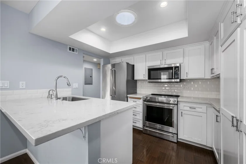 9658 Bloomfield Avenue photo 3