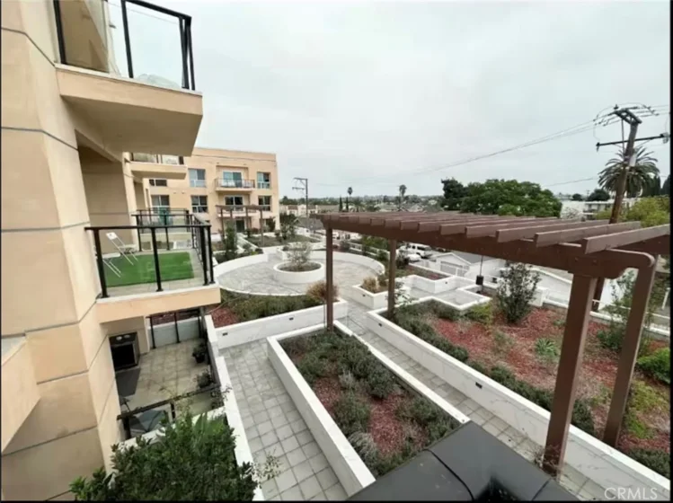 1598 Long Beach Boulevard #412 photo 21