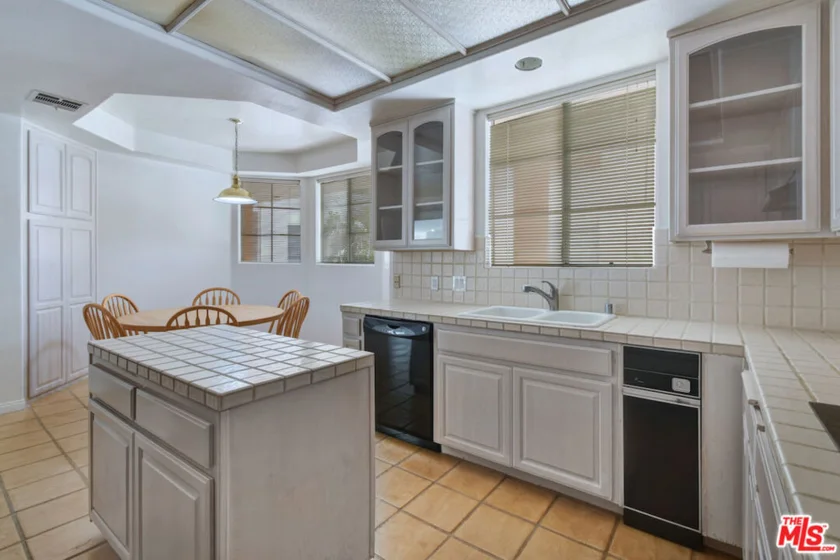 14570 Benefit Street #201 photo 16