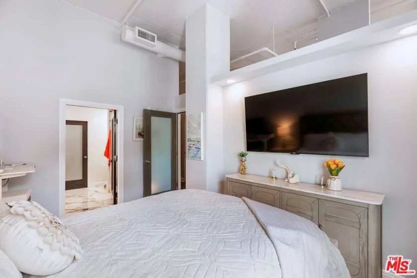 645 W 9th Street #740 photo 14