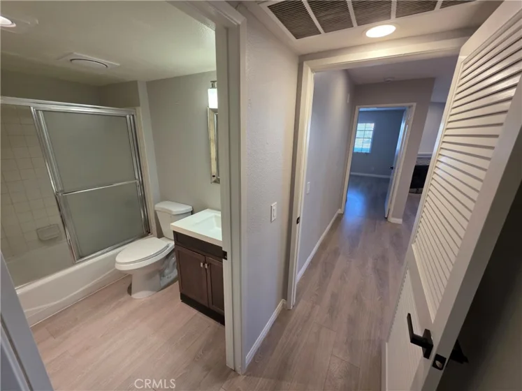 6545 Reseda photo 12