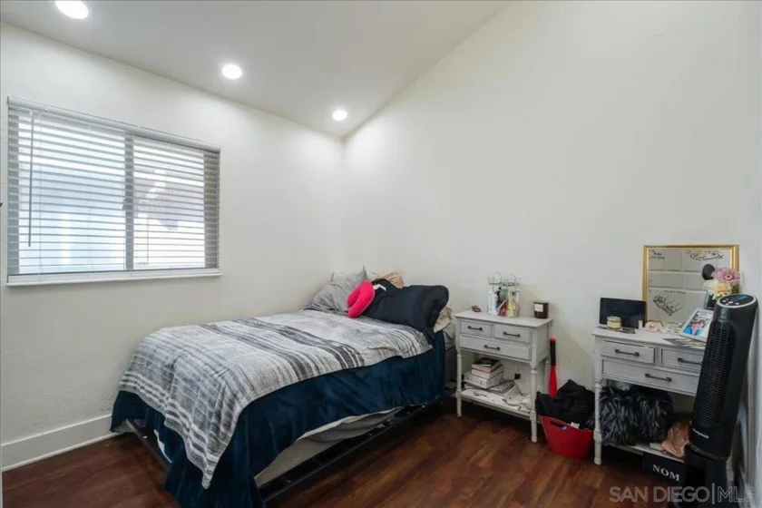 4353 51 Street #6 photo 8