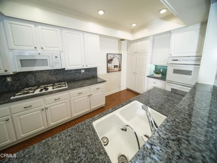 1260 S Beverly Glen Boulevard #104 photo 11