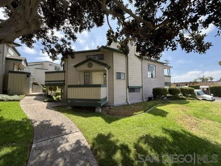 4751 Lamont Street photo 1