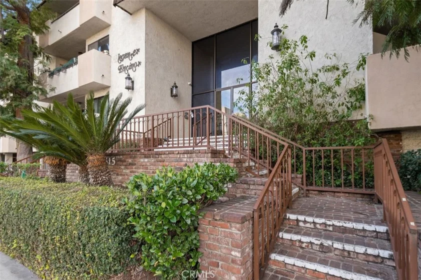 5315 Yarmouth Avenue #109 photo 1