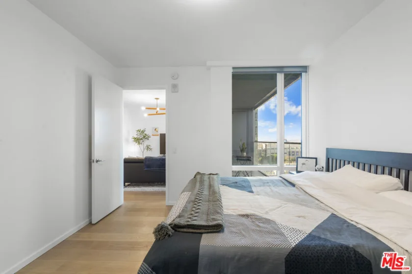 877 Francisco Street #1116 photo 17