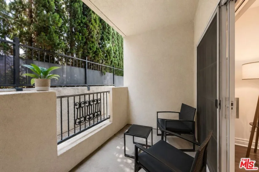 15206 Burbank Boulevard #116 photo 15