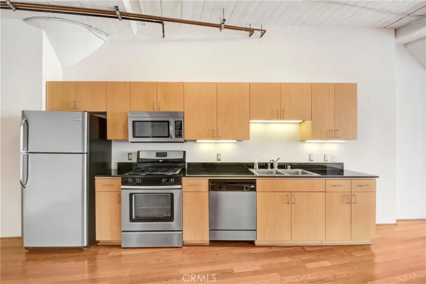 200 N San Fernando photo 19