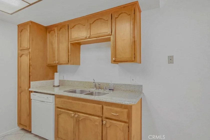 1427 Hillandale photo 9