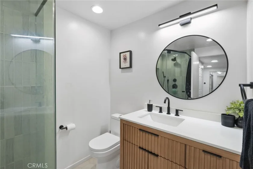 17914 Magnolia Boulevard #135 photo 17