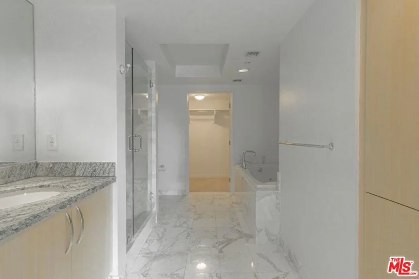 13650 Marina Pointe Drive #404 photo 19