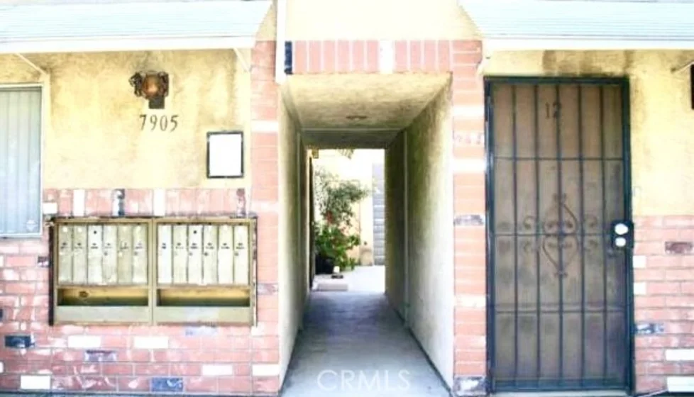 7905 Agnes #12 photo 1