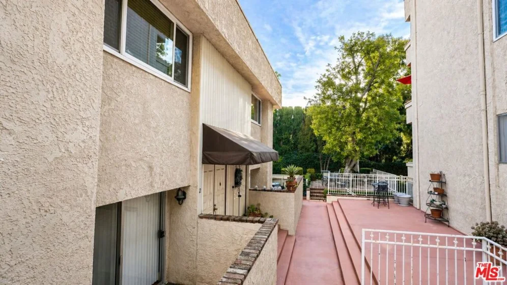 5139 Balboa Boulevard #12 photo 31