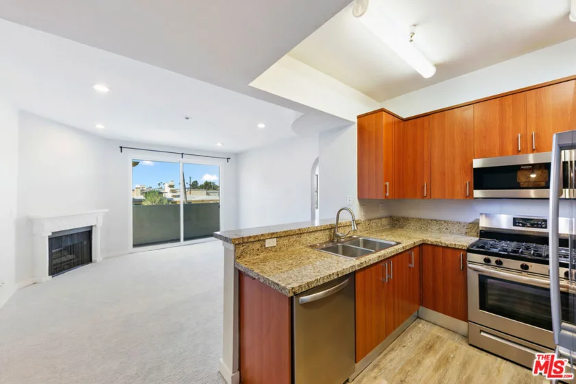620 S Gramercy Place #320 photo 2