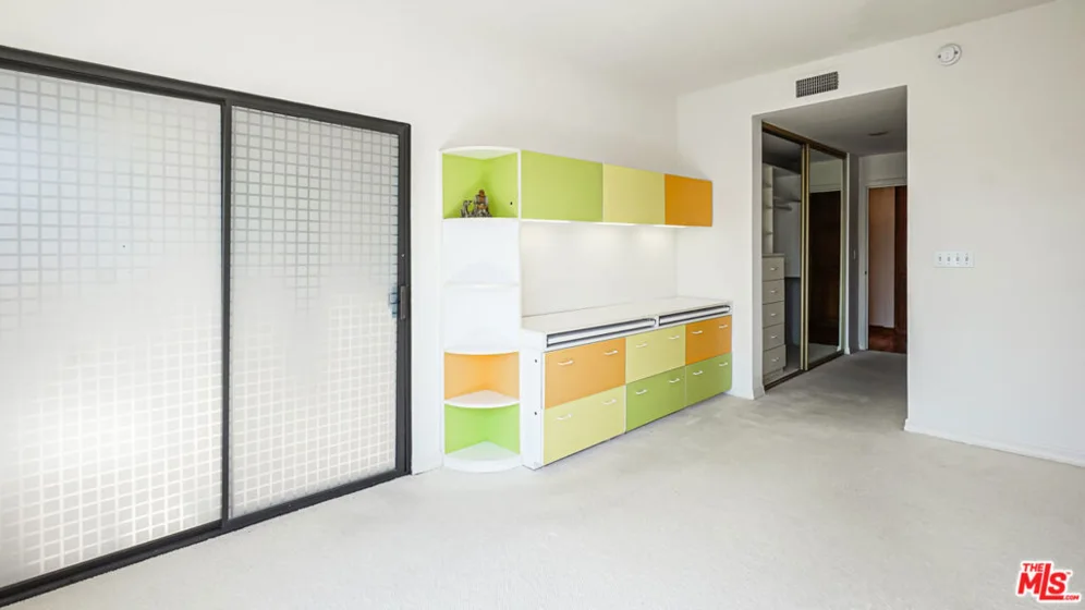1220 Roxbury Drive #302 photo 36