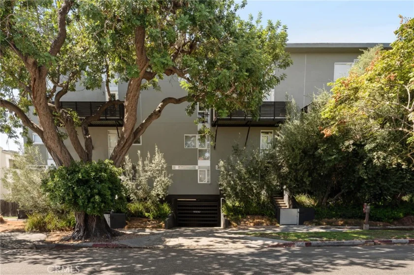 1037 N Laurel Avenue #11B photo 32
