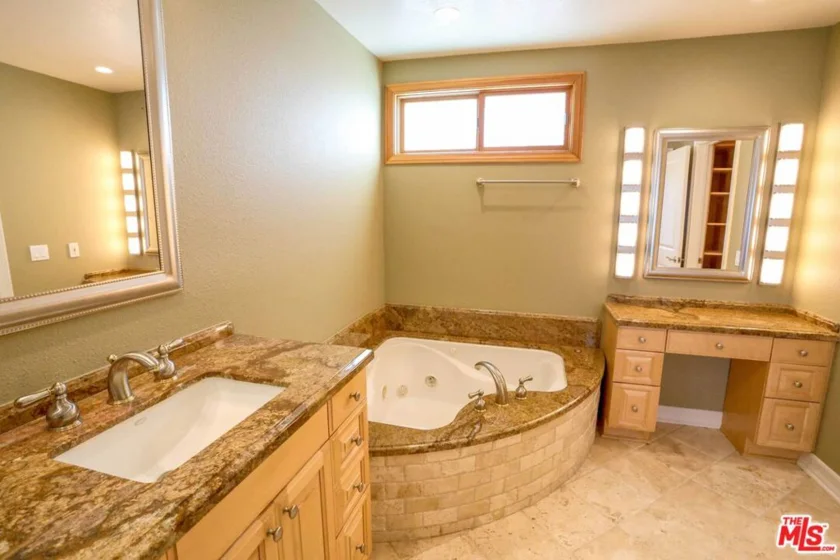 17097 Palisades Circle photo 28