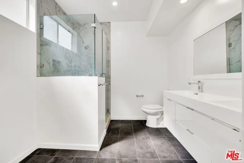 1164 Wellesley Avenue #204 photo 25