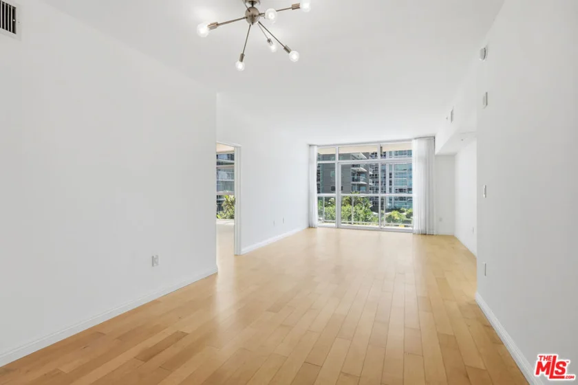 13700 Marina Pointe Drive #630 photo 6