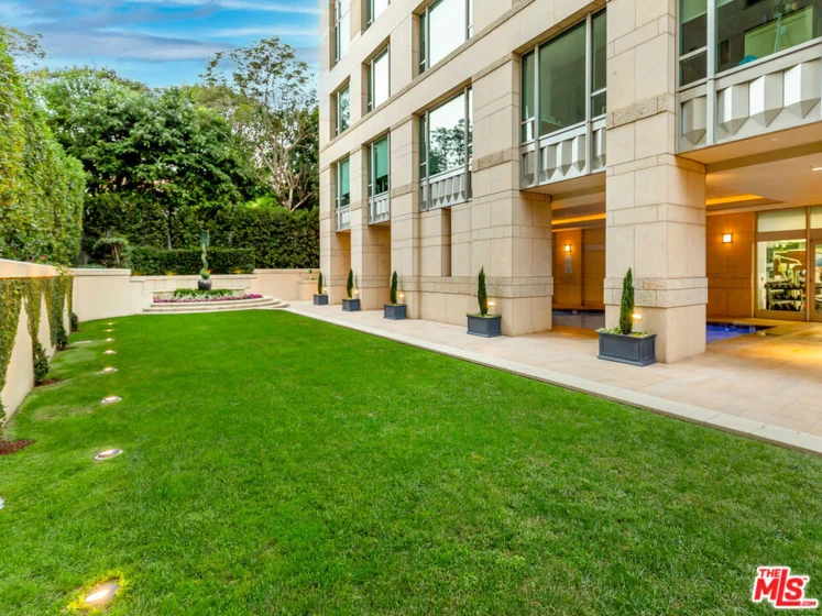 10727 Wilshire Boulevard #404 photo 47