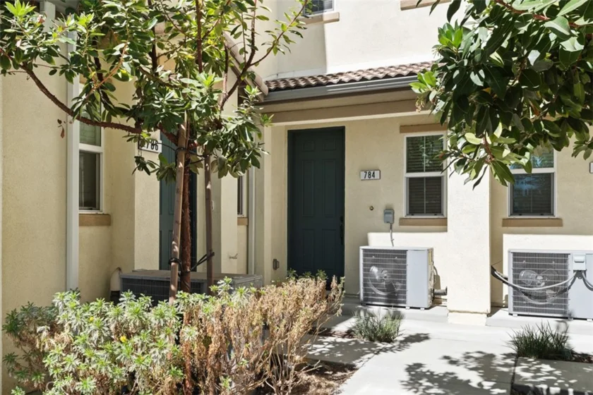 784 N Ethan photo 3