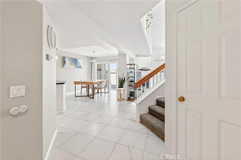 512 S Hollydale photo 9