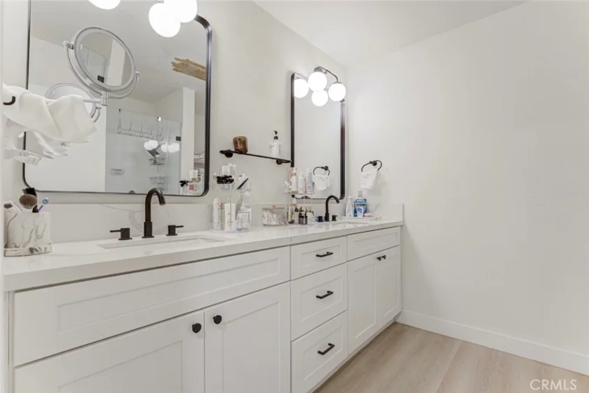 5411 Tyrone Avenue #203 photo 27